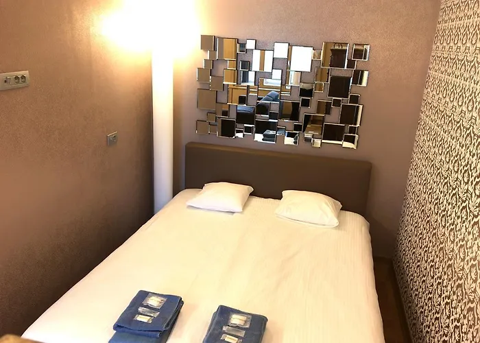 埃斯卡尔别墅酒店 2*